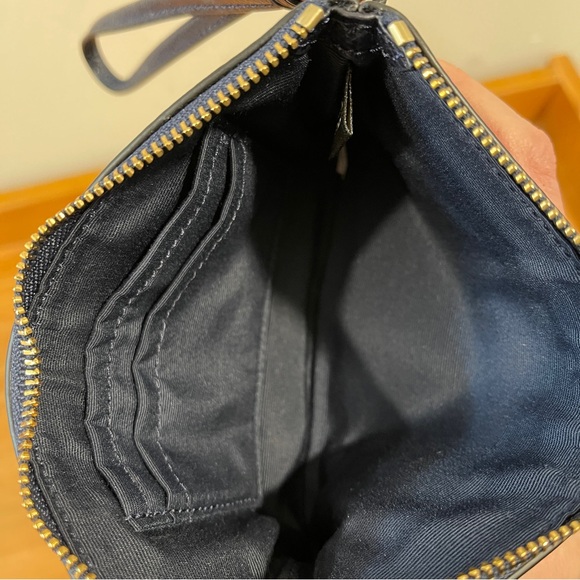 COACH CORNER ZIP LEATHER WRISTLET - Picture 5 of 6